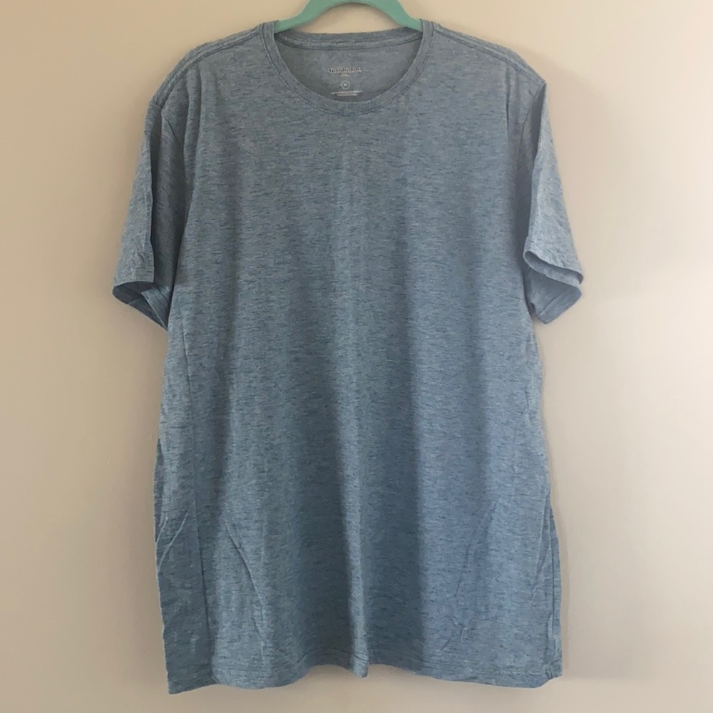 Like new, men’s Goodfellow & Co, standard fit t-shirt.